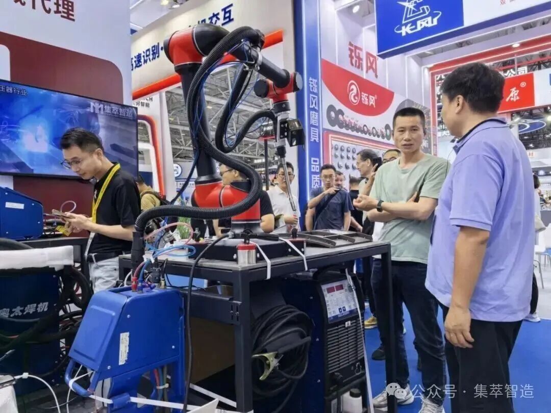 置身埃森展内,焊接机器人四条主线浮出图26