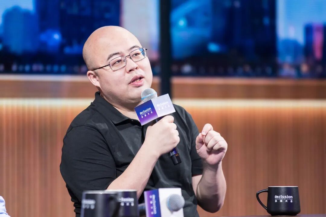 苹果起诉 OpenAI 窃取商业机密，要求重新设计 AI 硬件；SK 海力士在美破纪录融资 265 亿美元；传腾讯洽谈成 Manus 最大股东 | 极客早知道图6
