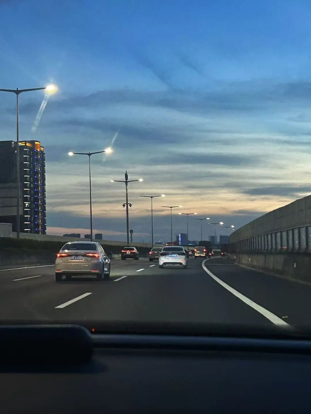 不到10万的纯电小车，围猎年轻人图7