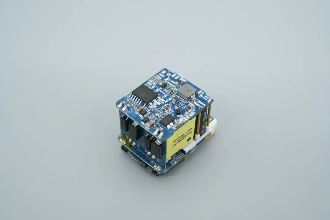 拆解报告：MOVA-AEFD灵动Ultra 70W双口充电器图53