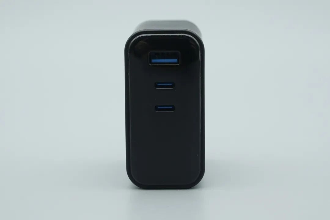 拆解报告：白牌100W 2C1A智显屏氮化镓快充图2
