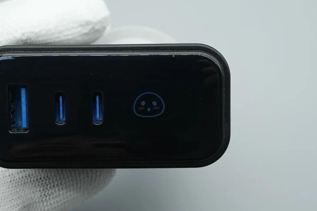 拆解报告：白牌100W 2C1A智显屏氮化镓快充图7
