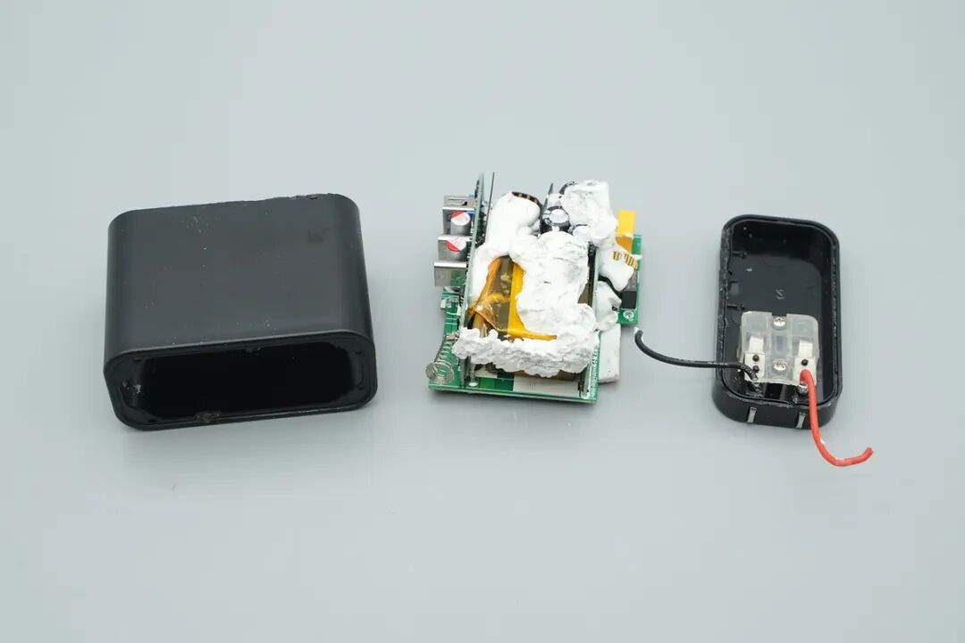 拆解报告：白牌100W 2C1A智显屏氮化镓快充图35