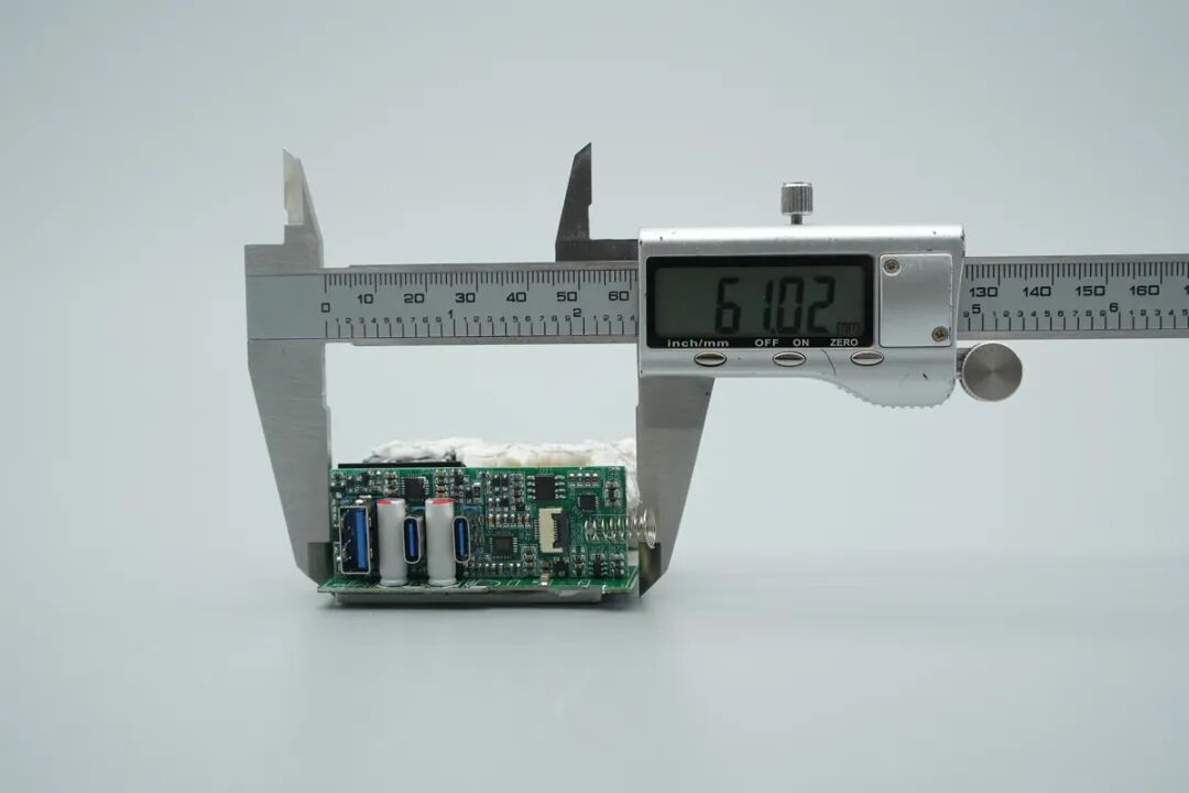 拆解报告：白牌100W 2C1A智显屏氮化镓快充图39