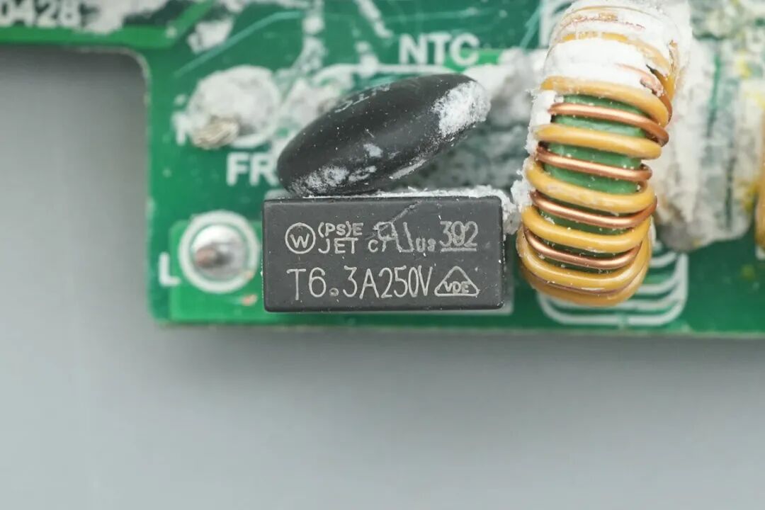 拆解报告：白牌100W 2C1A智显屏氮化镓快充图47