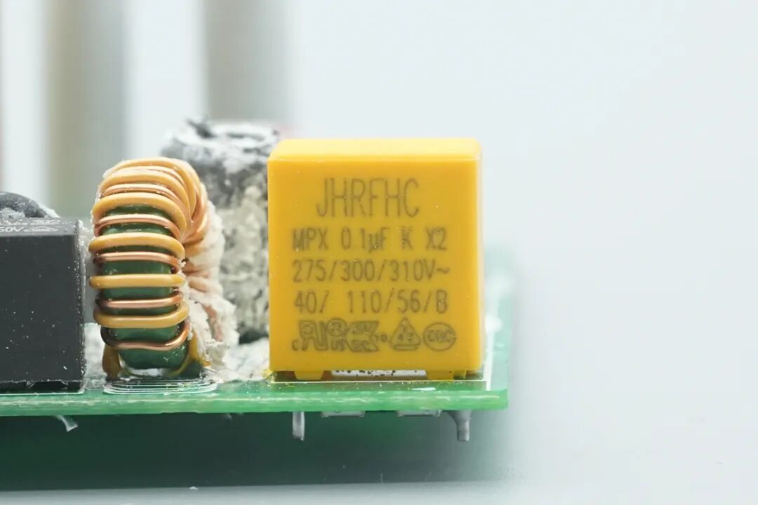 拆解报告：白牌100W 2C1A智显屏氮化镓快充图49