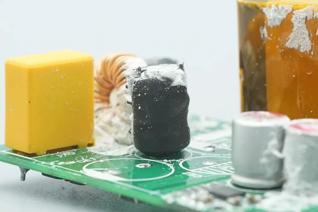 拆解报告：白牌100W 2C1A智显屏氮化镓快充图50