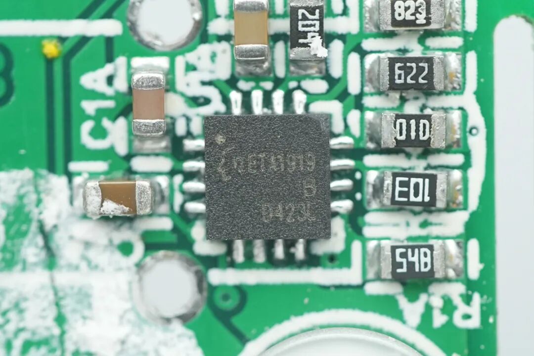 拆解报告：白牌100W 2C1A智显屏氮化镓快充图68