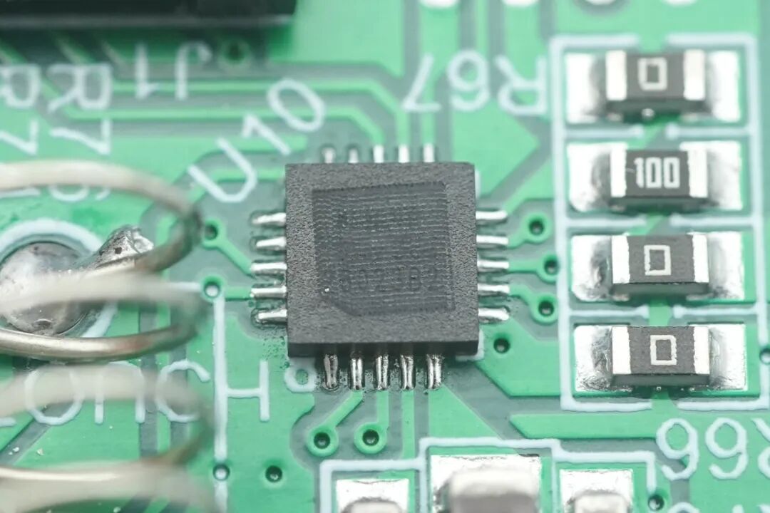 拆解报告：白牌100W 2C1A智显屏氮化镓快充图74