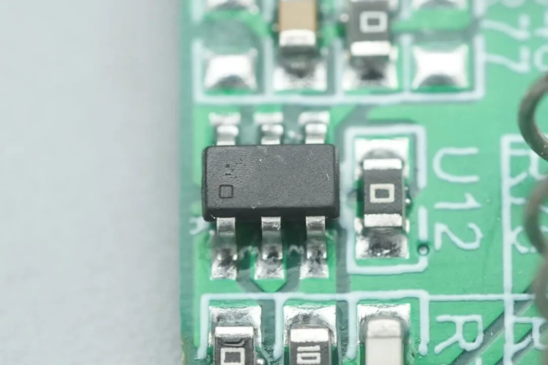拆解报告：白牌100W 2C1A智显屏氮化镓快充图76
