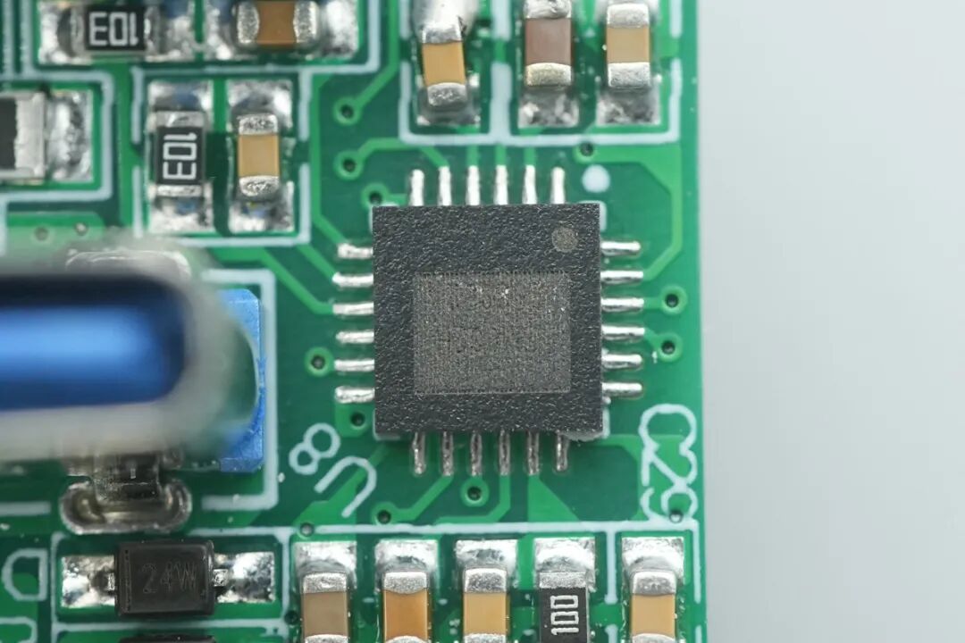 拆解报告：白牌100W 2C1A智显屏氮化镓快充图80