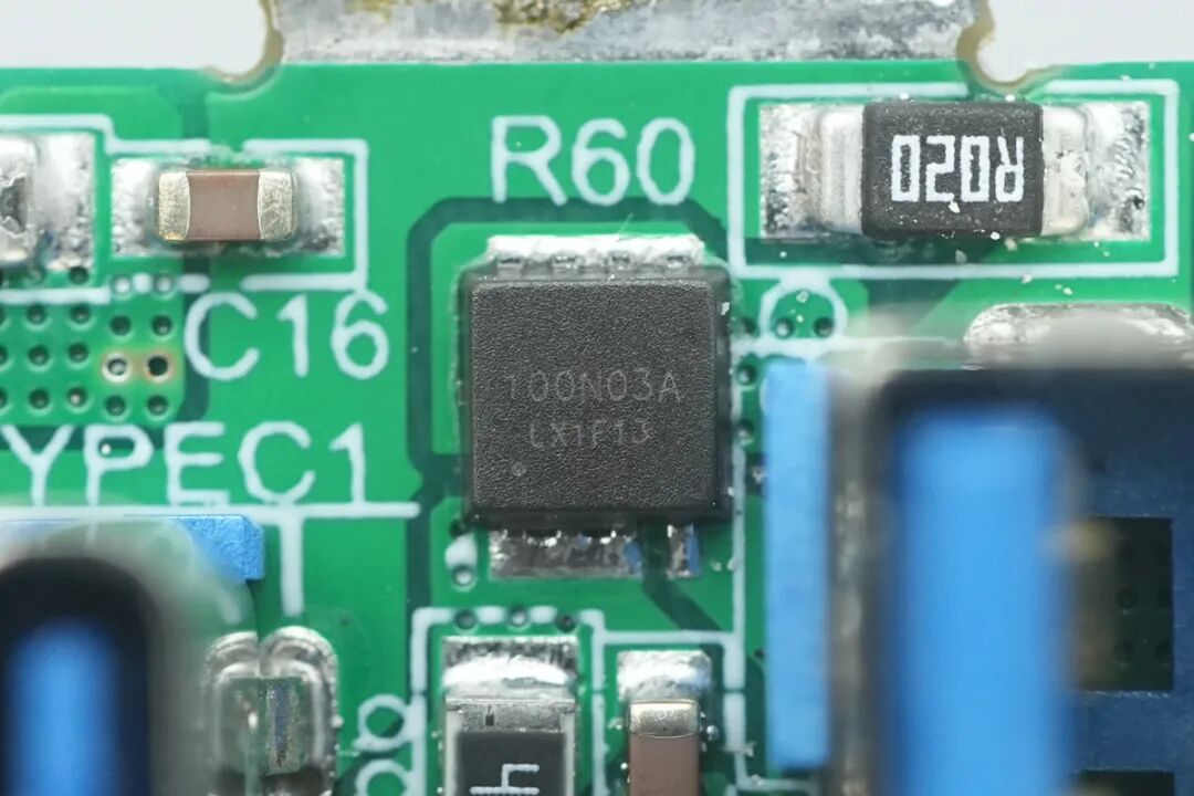拆解报告：白牌100W 2C1A智显屏氮化镓快充图81