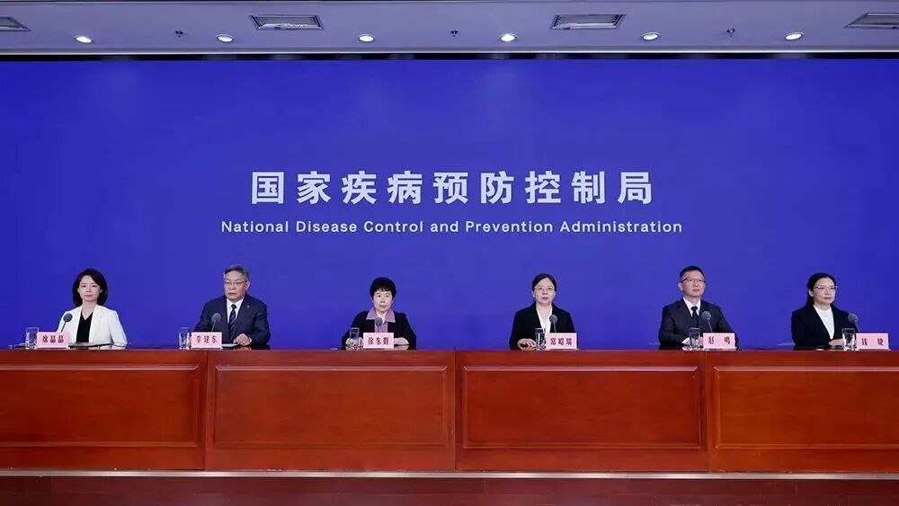 早报｜美军称对伊朗发动新一轮打击；多家NFC果汁车间被曝没有水果；长鑫科技中签率约0.47%；DeepSeek估值超3500亿图3
