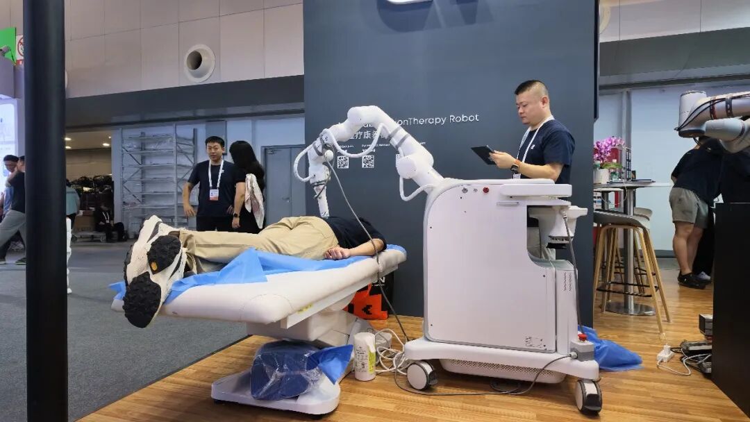 思灵机器人Agile Robots亮相WAIC 2026：具身智能独角兽展示物理AI全栈实力图9