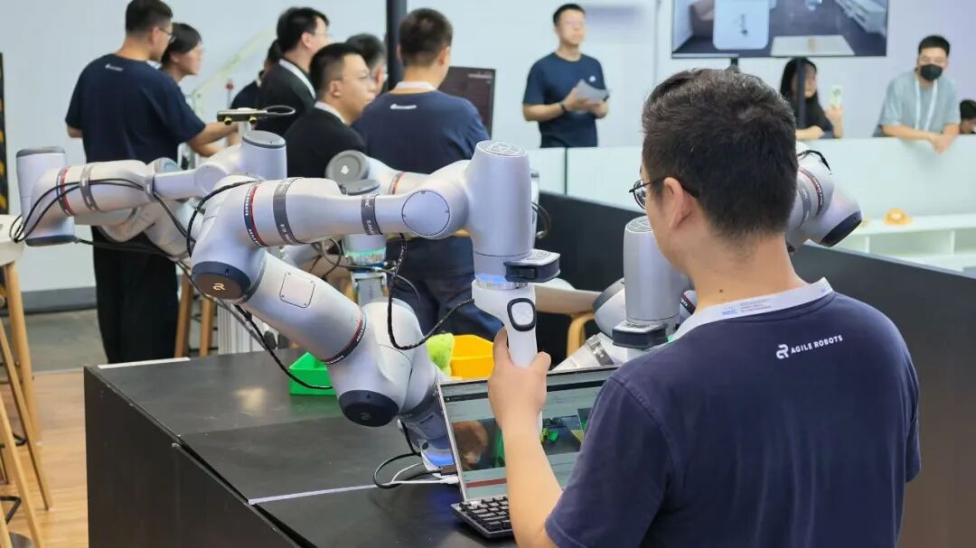 思灵机器人Agile Robots亮相WAIC 2026：具身智能独角兽展示物理AI全栈实力图10
