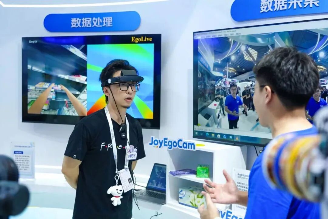 从烤披萨到拿快递，满场跑的机器人终于要进你家了丨WAIC 2026 全面探展图22