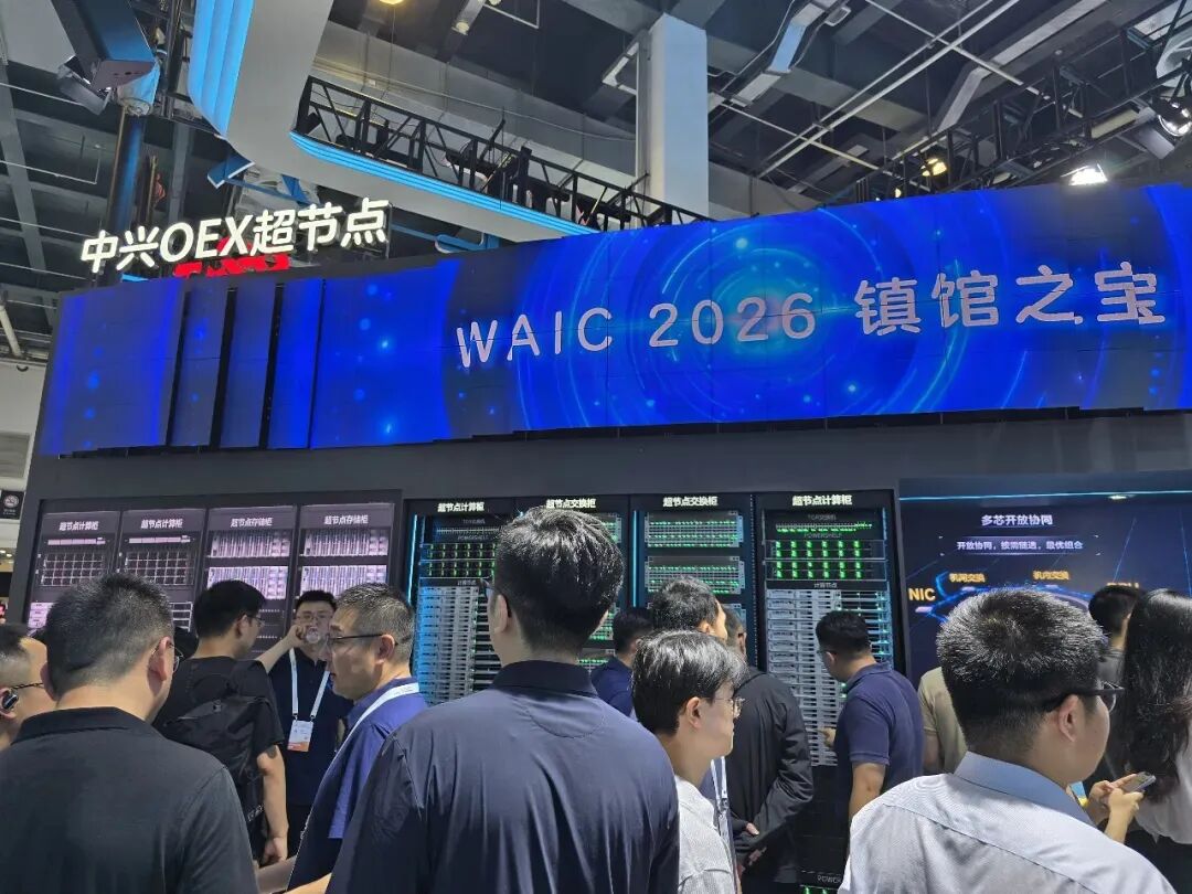 从烤披萨到拿快递，满场跑的机器人终于要进你家了丨WAIC 2026 全面探展图35