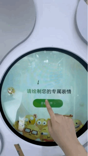 从烤披萨到拿快递，满场跑的机器人终于要进你家了丨WAIC 2026 全面探展图38