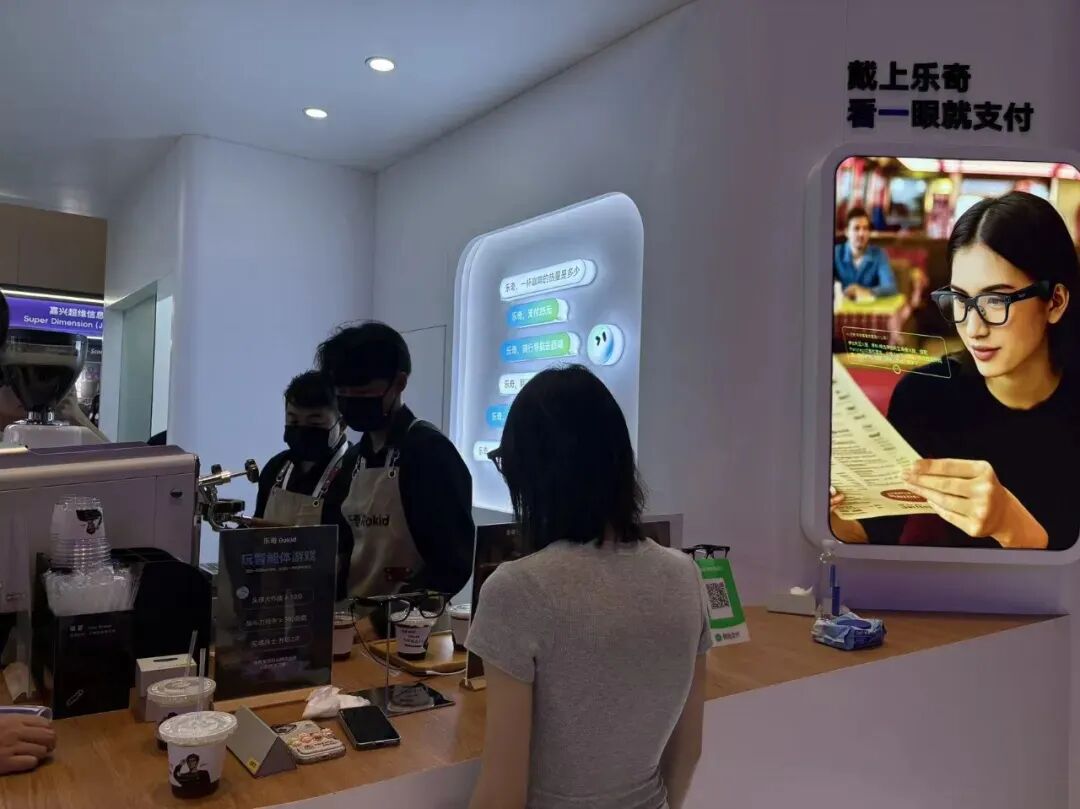 从烤披萨到拿快递，满场跑的机器人终于要进你家了丨WAIC 2026 全面探展图41