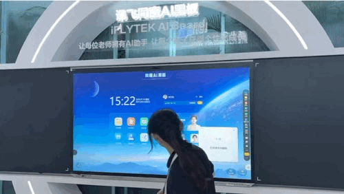 从烤披萨到拿快递，满场跑的机器人终于要进你家了丨WAIC 2026 全面探展图44