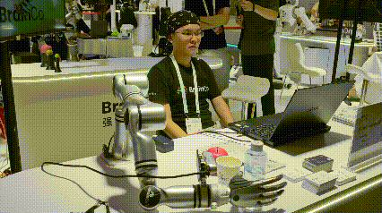 WAIC 2026大洗牌：机器人遍地，Agent干活，国产算力崛起，基础大模型只剩18家｜甲子光年图8