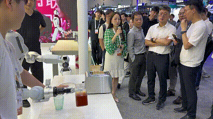 WAIC 2026大洗牌：机器人遍地，Agent干活，国产算力崛起，基础大模型只剩18家｜甲子光年图13