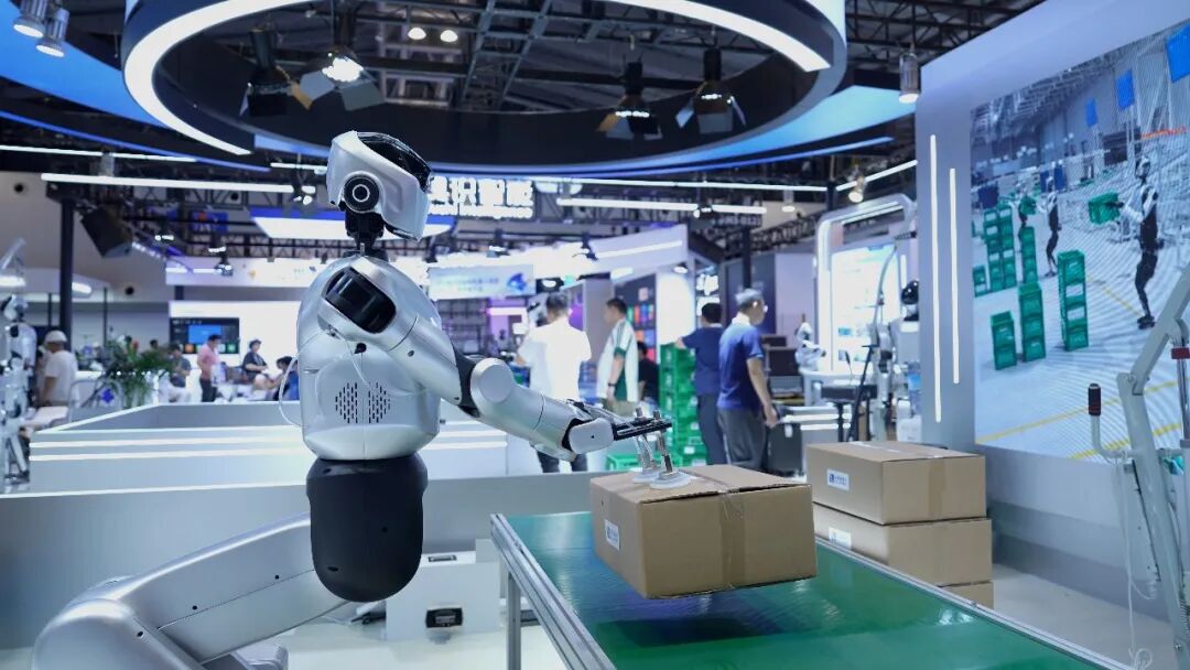 WAIC 2026大洗牌：机器人遍地，Agent干活，国产算力崛起，基础大模型只剩18家｜甲子光年图33