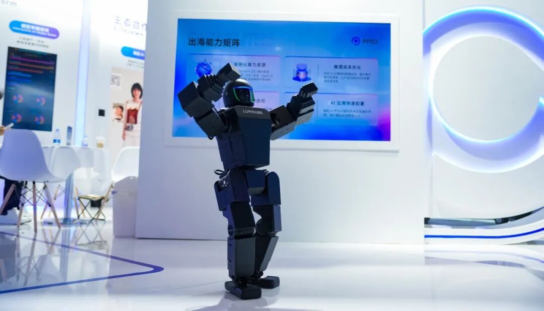 WAIC 2026大洗牌：机器人遍地，Agent干活，国产算力崛起，基础大模型只剩18家｜甲子光年图34