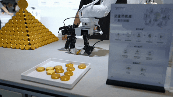 全球首个云端具身大模型炸场WAIC:一脑控多手、30秒换手,行业首例图6