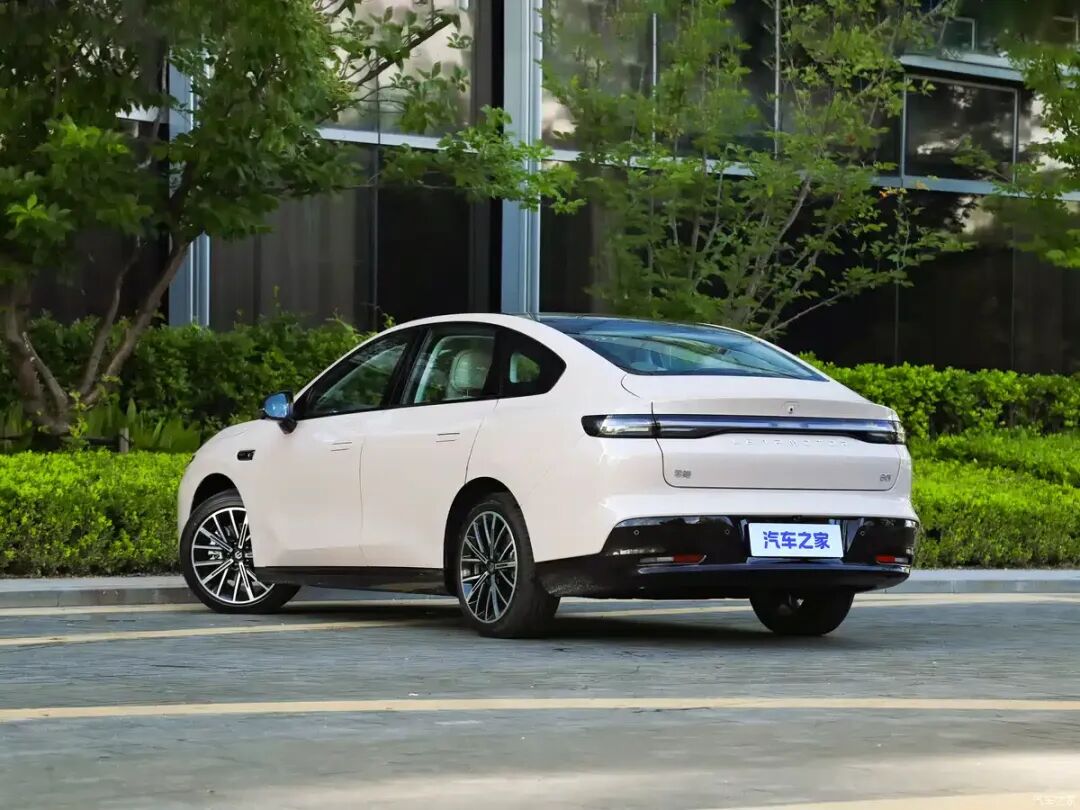 长续航全域800V,10万出头买新车,性价比拉满!图7