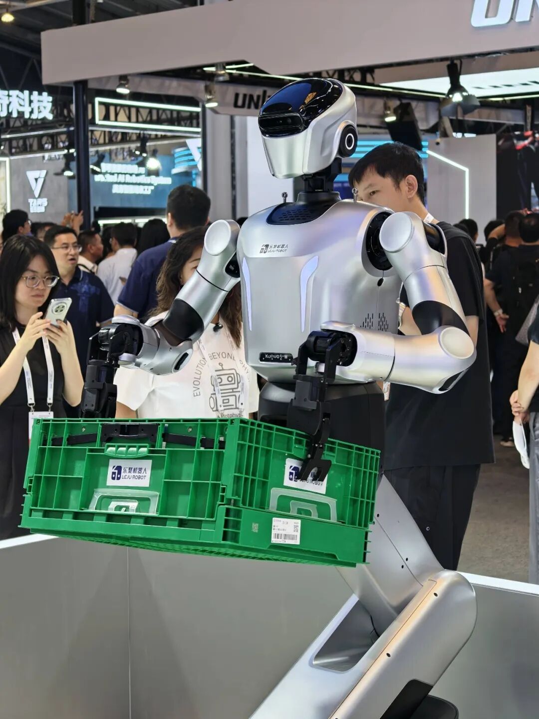 在WAIC 2026暴走三天后，我发现今年最火的AI，都不在电脑里了图17