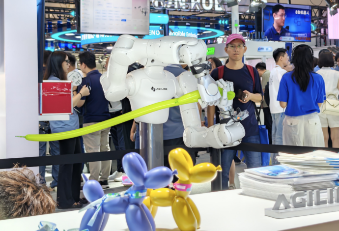 具身智能霸馆！WAIC 2026逛展实录：1100家企业同台，超300台真机扎堆竞技，逛足一整天梳理全产业链图15