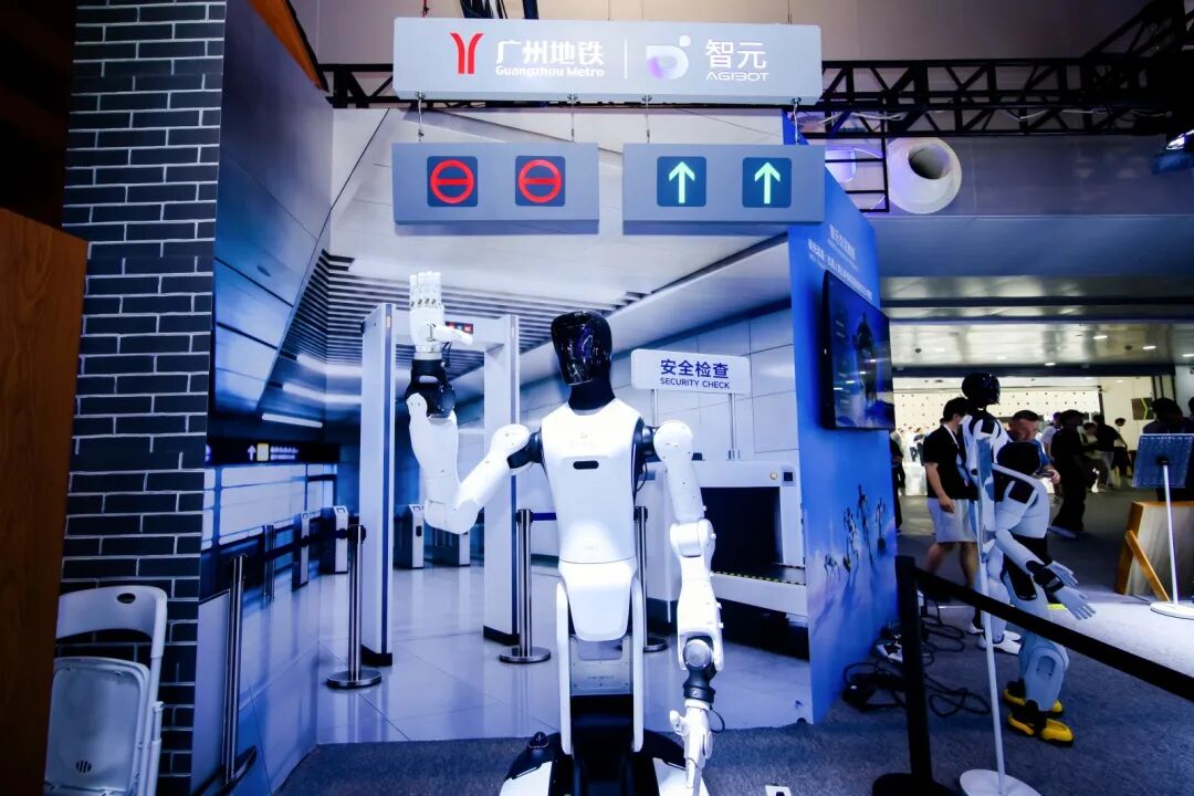 60台机器人满场跑,智元在WAIC秀出了行业的终极未来图6