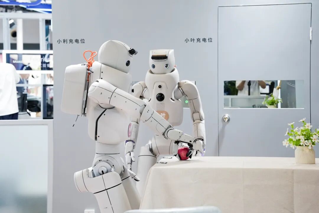机器人圈,彻底不装了图15