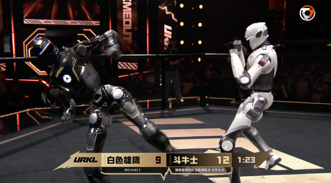 真实版《铁甲钢拳》!众擎人形机器人自由格斗开打,T800被打到抬走图5