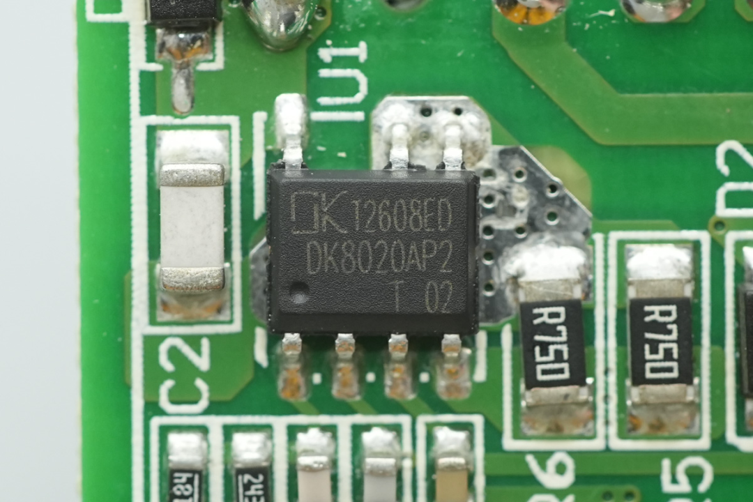 东科推出 DK8020AP 合封氮化镓芯片图1