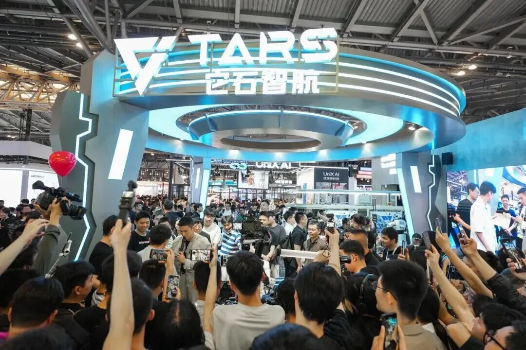WAIC最狠展台打爆工业「深水区」！它石智航首发具身原生大脑AWE 3.5，具身Scaling全面释放图8