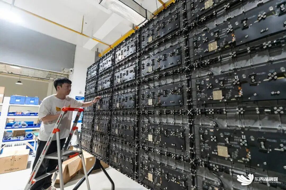 创维光显COB直显生产线全程满负荷运转图1