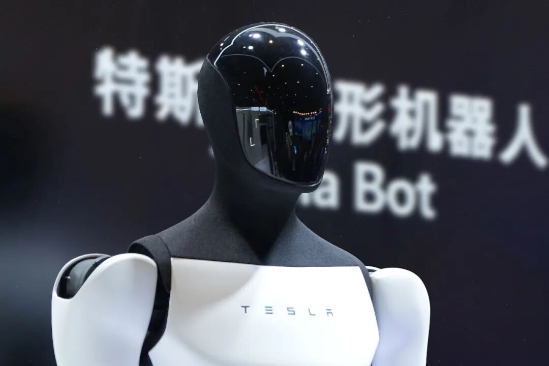 特斯拉一夜蒸发 2000 亿美元，卖车赚的都砸进 AI 和机器人图4