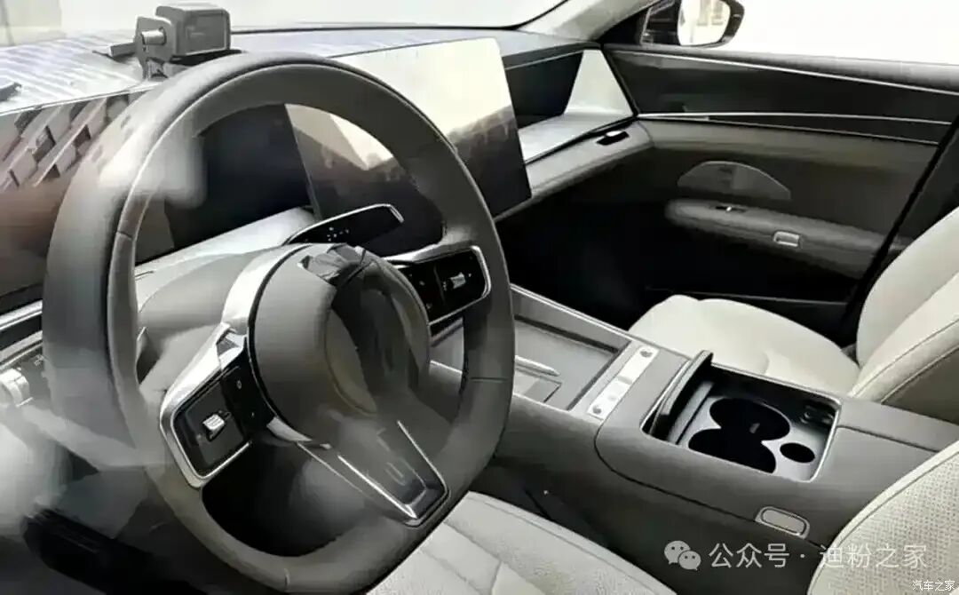车长近5米3，轴距超3米1，双色车身，续航1008公里！图8