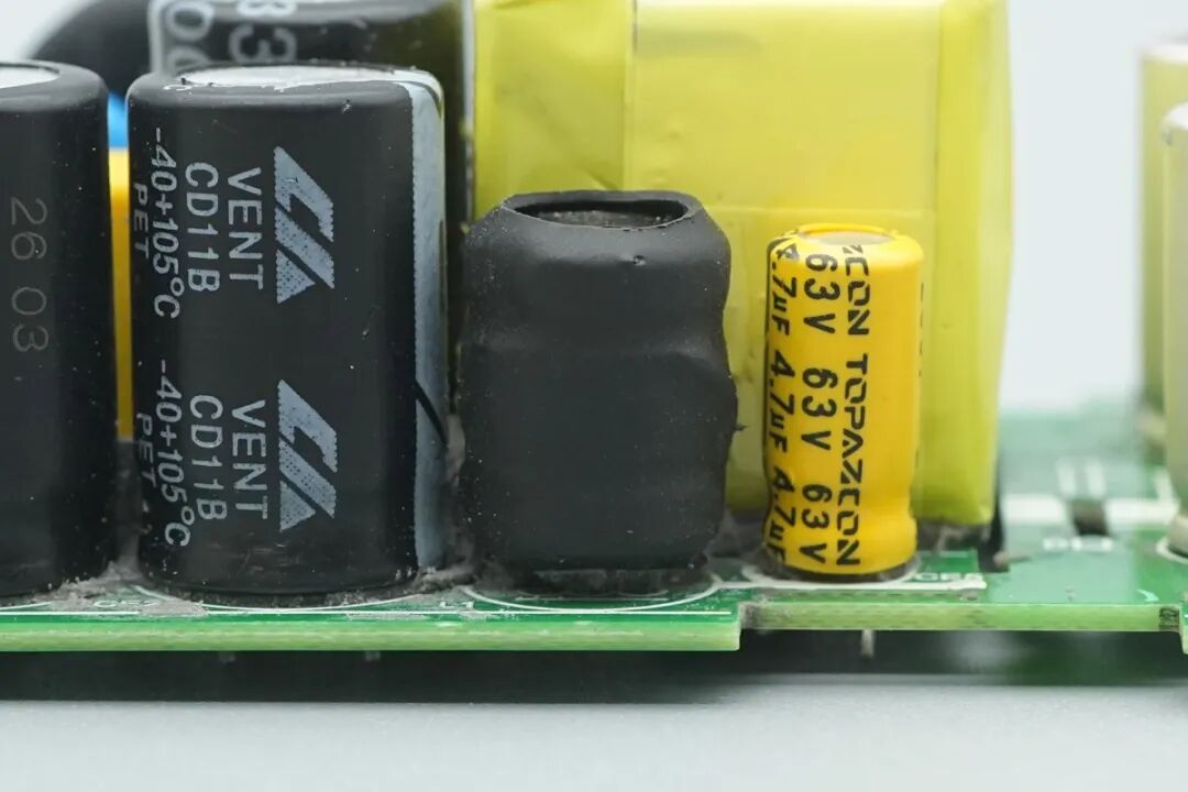 拆解报告：宜家65W USB-C氮化镓充电器图36