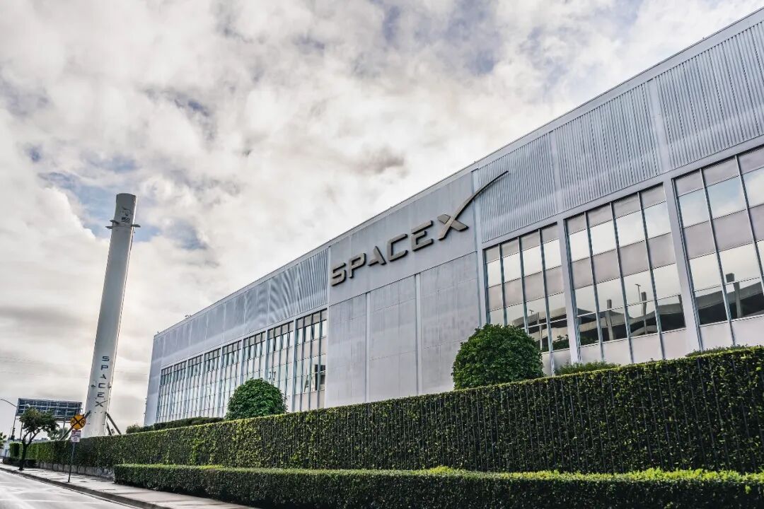 SpaceX 市值从 3 万亿跌到 1.6 万亿美元,首份财报说了什么?图2