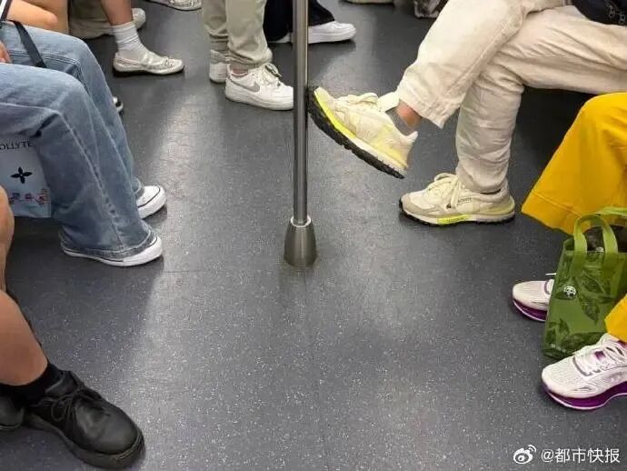 全世界的丑鞋，都让北漂买走了图35