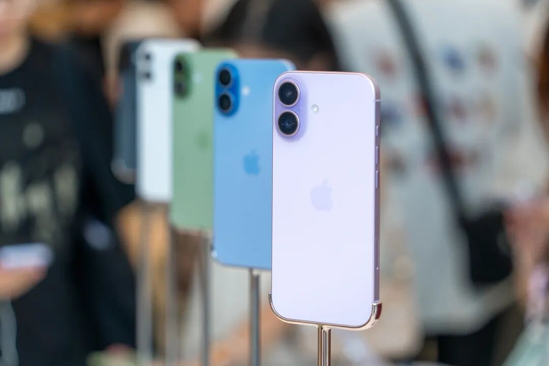 苹果删除Apple智能接入阿里千问页面;苹果或近期上调 iPhone17 价格;5 年后 AI 网络流量是人类 1000 倍 | 极客早知道图5