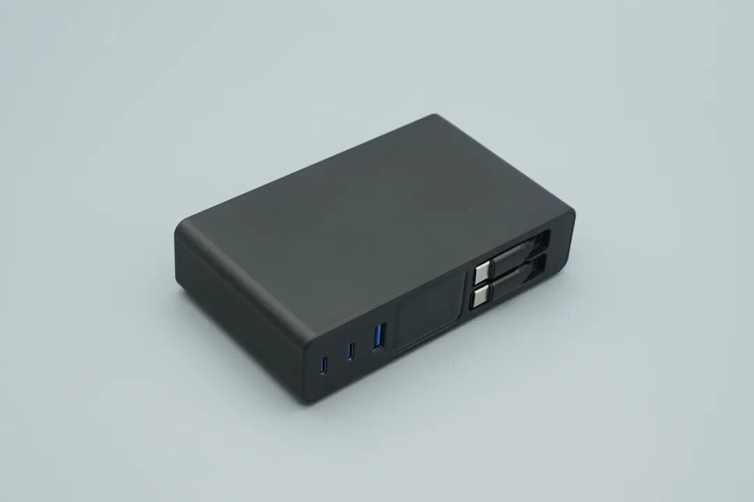 拆解报告:OMENIS再丰4C1A智显屏氮化镓桌充图3