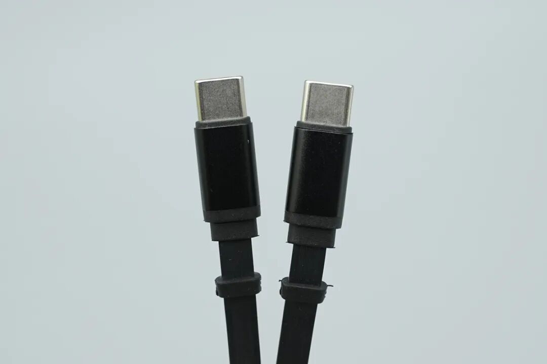 拆解报告:OMENIS再丰4C1A智显屏氮化镓桌充图6