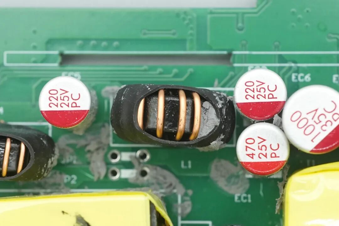 拆解报告:OMENIS再丰4C1A智显屏氮化镓桌充图79