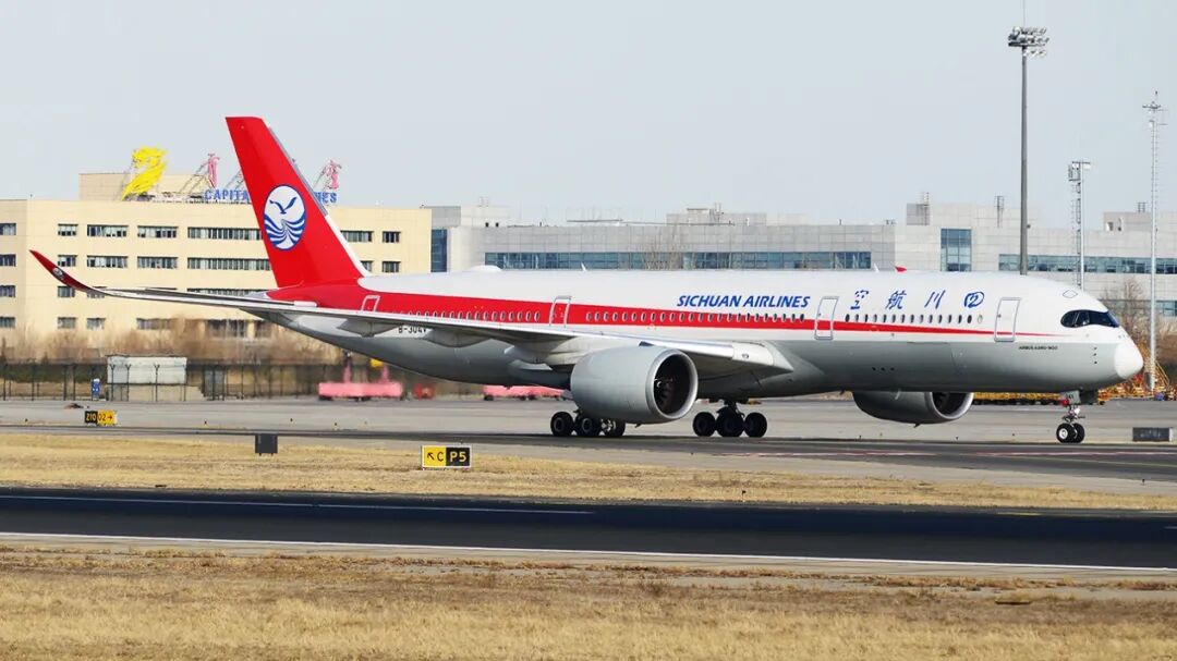 原四川航空第三架A350“光着身子”抵达台北图3