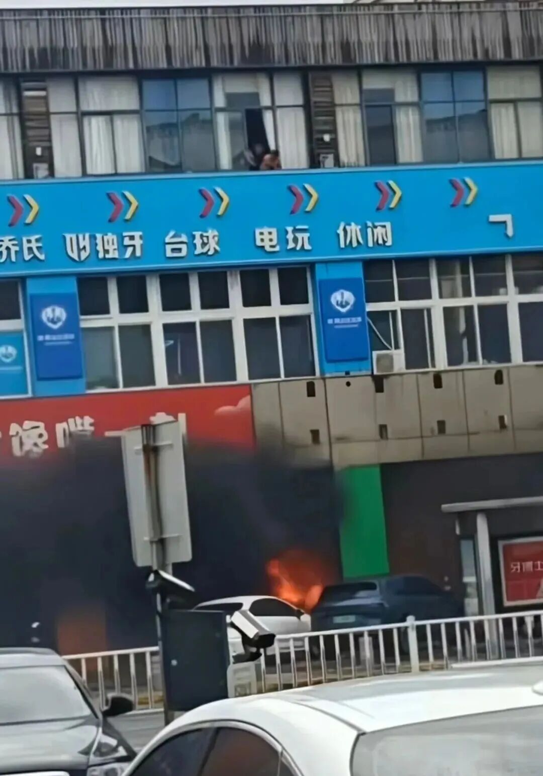 DeepSeek招土木工程师;腾讯参投!林俊旸深夜官宣新公司:做下一代AI智能体;宇树科技中签号出炉:共19414个丨雷峰早报图7