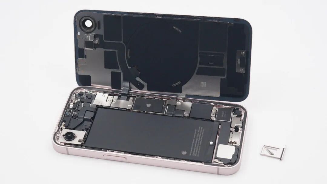拆解报告:苹果iPhone 17e手机图13